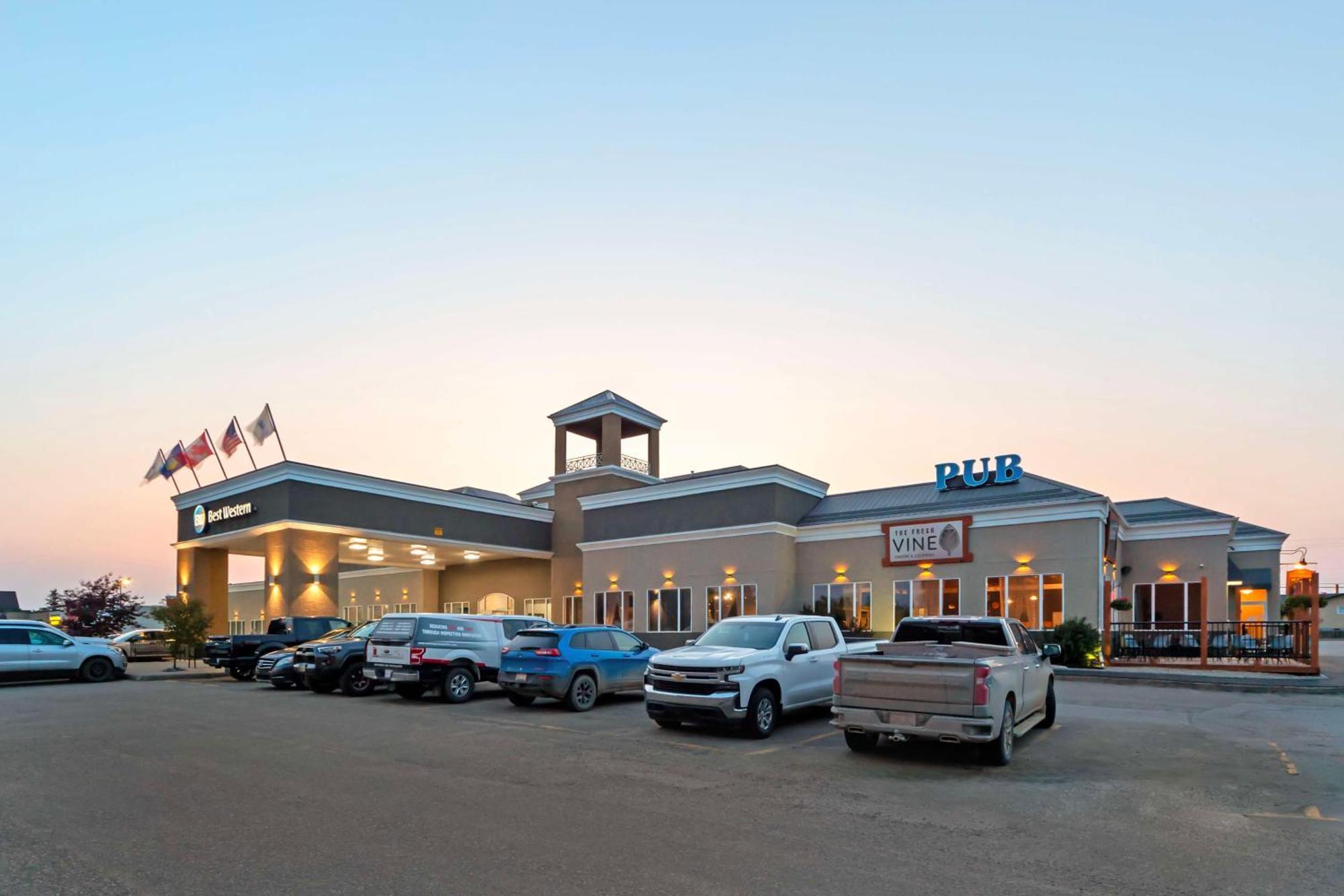 Best Western High Road Inn Edson Exterior photo